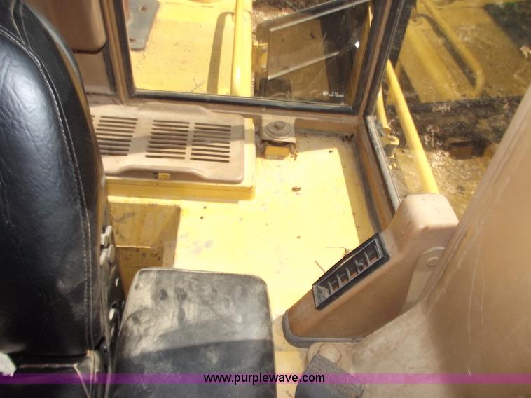 image for item C2071 1987 Caterpillar 943 track loader