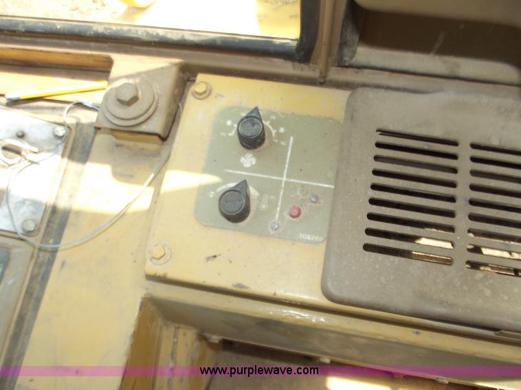 image for item C2071 1987 Caterpillar 943 track loader