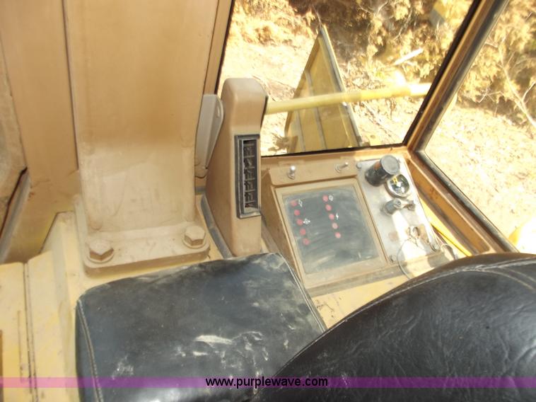 image for item C2071 1987 Caterpillar 943 track loader