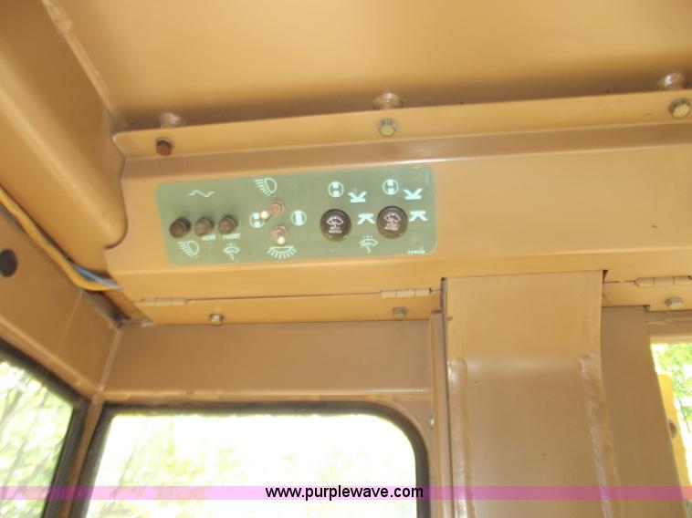 image for item C2071 1987 Caterpillar 943 track loader