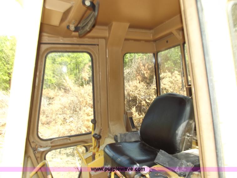 image for item C2071 1987 Caterpillar 943 track loader