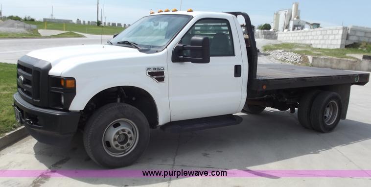 image for item C2075 2009 Ford F350 XL Super Duty flatbed pickup truck