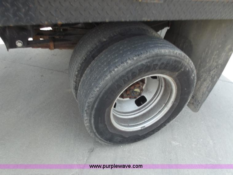 image for item C2075 2009 Ford F350 XL Super Duty flatbed pickup truck