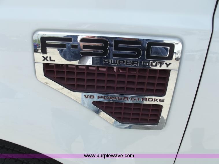 image for item C2075 2009 Ford F350 XL Super Duty flatbed pickup truck