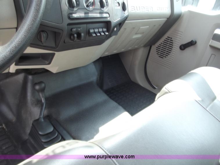 image for item C2075 2009 Ford F350 XL Super Duty flatbed pickup truck