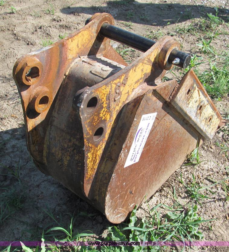 18" Case 580 backhoe bucket in Kansas City, MO Item C2119 sold