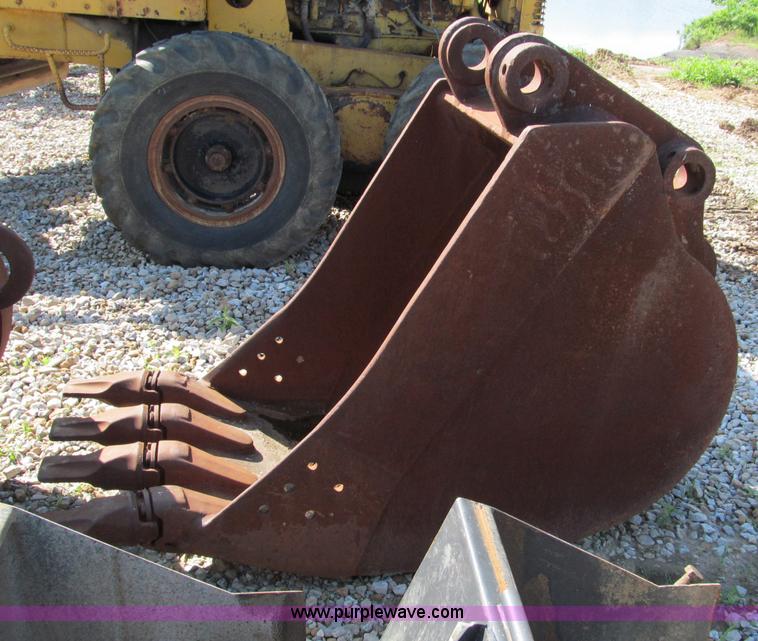 image for item C2123 32" bucket