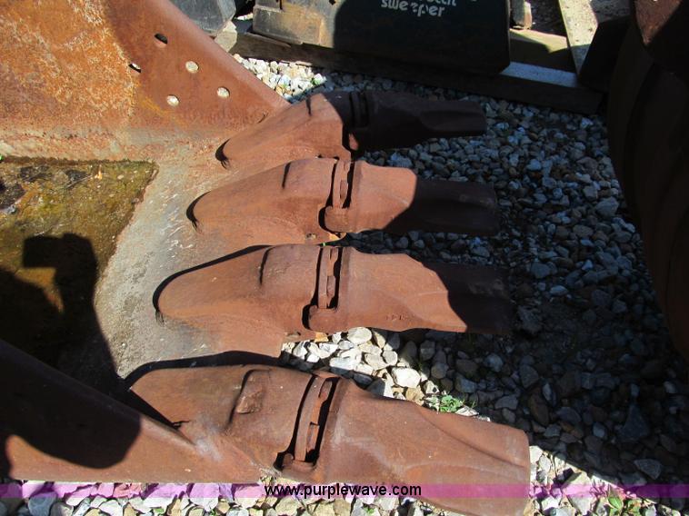 image for item C2123 32" bucket