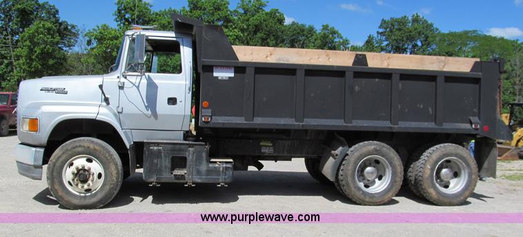 image for item C2502 1994 Ford Aero Max L9000 dump truck