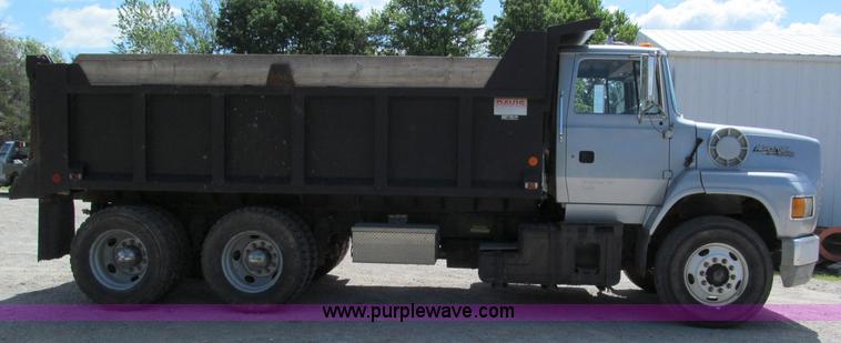 image for item C2502 1994 Ford Aero Max L9000 dump truck