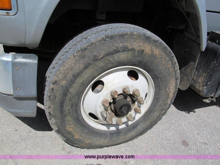 image for item C2502 1994 Ford Aero Max L9000 dump truck