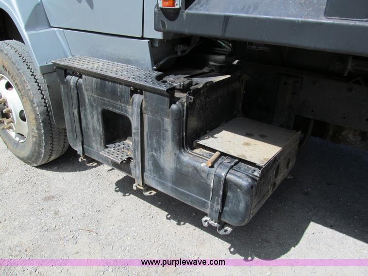 image for item C2502 1994 Ford Aero Max L9000 dump truck