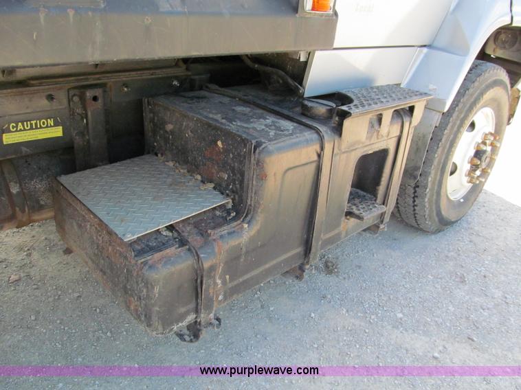 image for item C2502 1994 Ford Aero Max L9000 dump truck