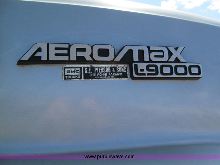 image for item C2502 1994 Ford Aero Max L9000 dump truck