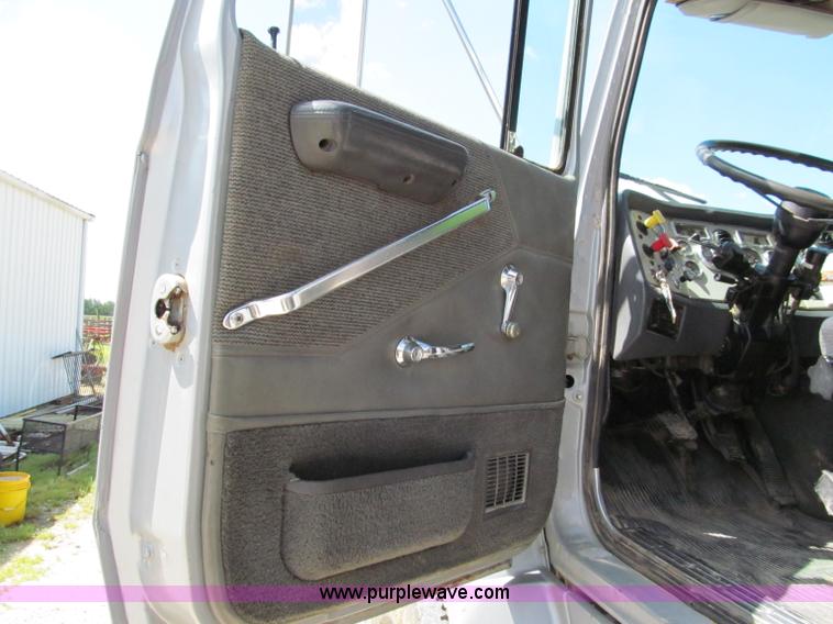 image for item C2502 1994 Ford Aero Max L9000 dump truck