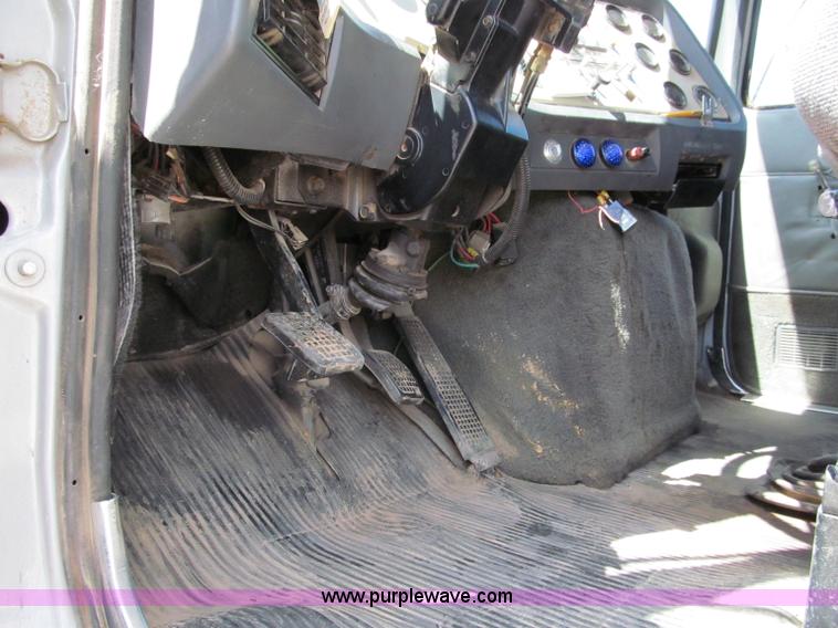 image for item C2502 1994 Ford Aero Max L9000 dump truck