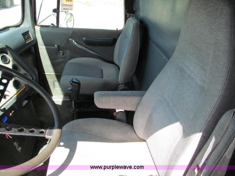 image for item C2502 1994 Ford Aero Max L9000 dump truck