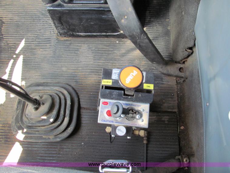 image for item C2502 1994 Ford Aero Max L9000 dump truck