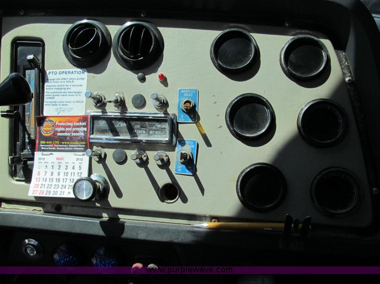 image for item C2502 1994 Ford Aero Max L9000 dump truck