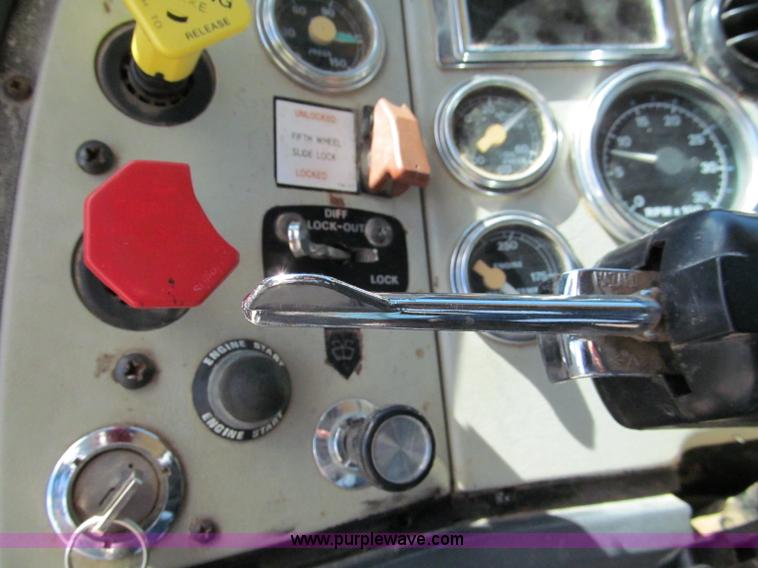 image for item C2502 1994 Ford Aero Max L9000 dump truck