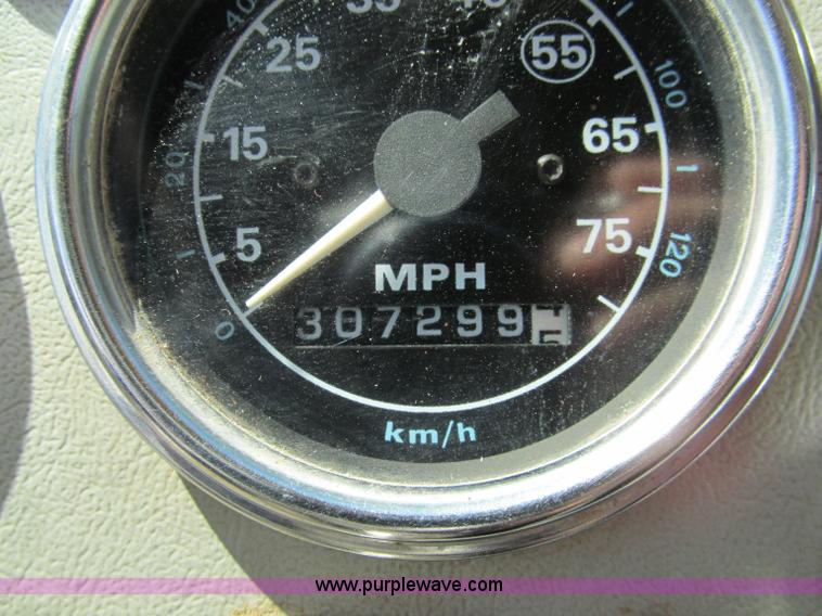 image for item C2502 1994 Ford Aero Max L9000 dump truck