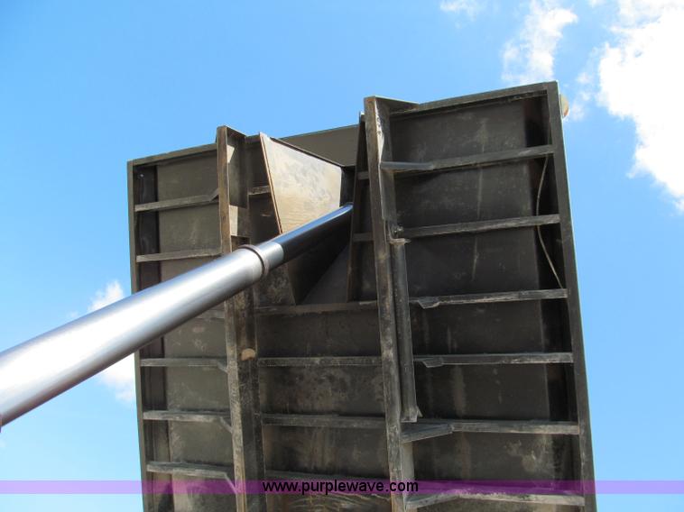 image for item C2502 1994 Ford Aero Max L9000 dump truck