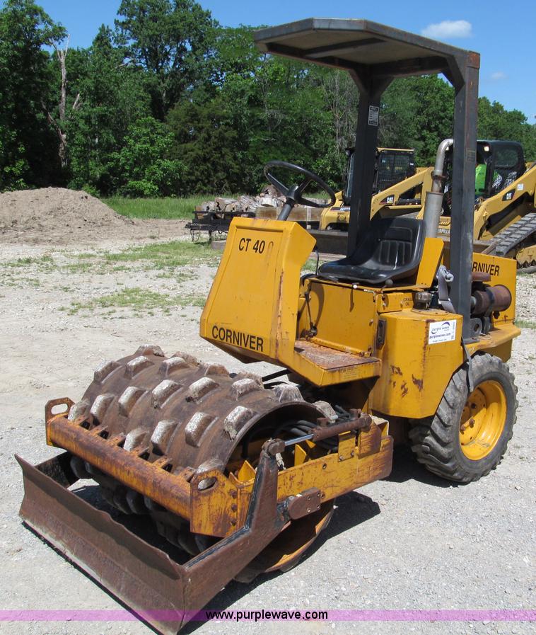 image for item C2503 Corniver CT40S articulating vibratory pad foot roller