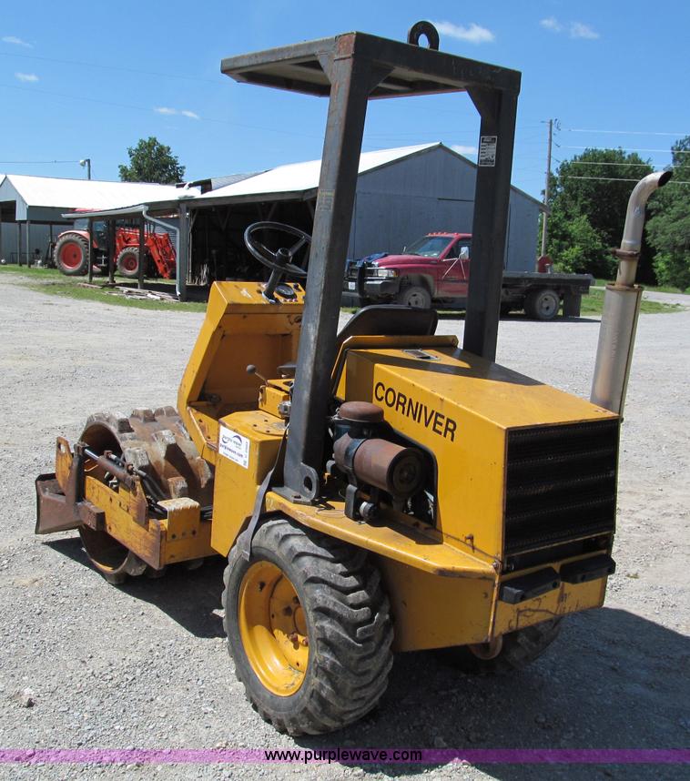 image for item C2503 Corniver CT40S articulating vibratory pad foot roller