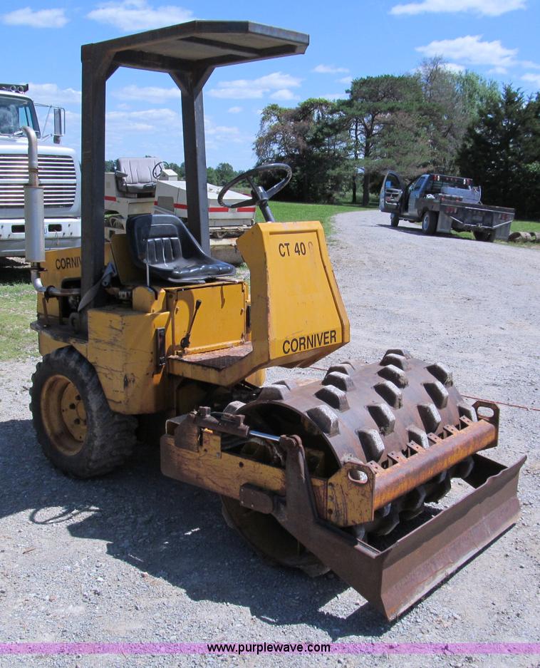 image for item C2503 Corniver CT40S articulating vibratory pad foot roller