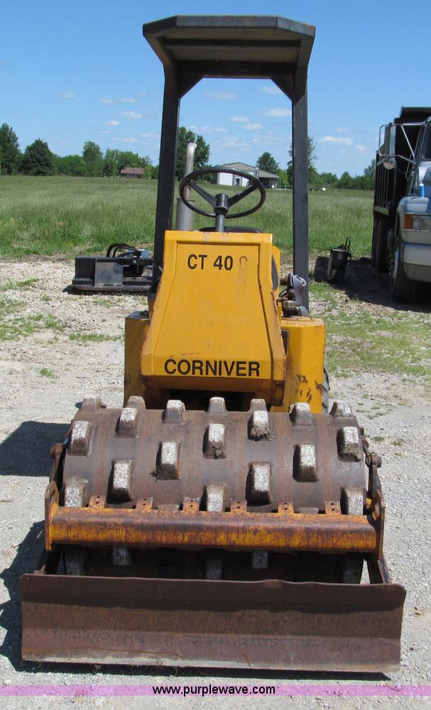 image for item C2503 Corniver CT40S articulating vibratory pad foot roller