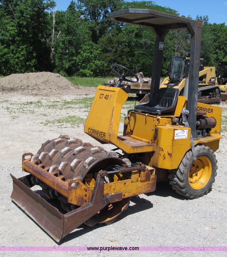 image for item C2503 Corniver CT40S articulating vibratory pad foot roller