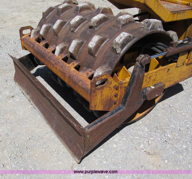 image for item C2503 Corniver CT40S articulating vibratory pad foot roller