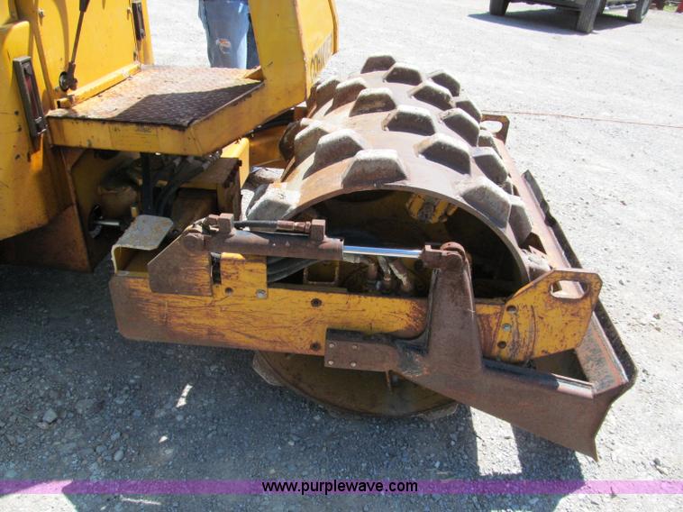image for item C2503 Corniver CT40S articulating vibratory pad foot roller