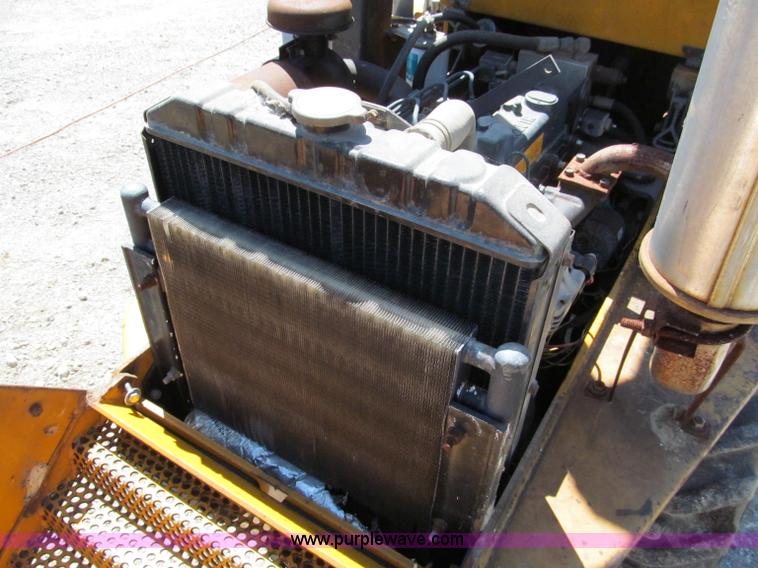 image for item C2503 Corniver CT40S articulating vibratory pad foot roller