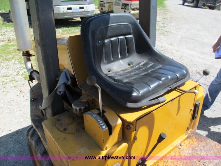 image for item C2503 Corniver CT40S articulating vibratory pad foot roller