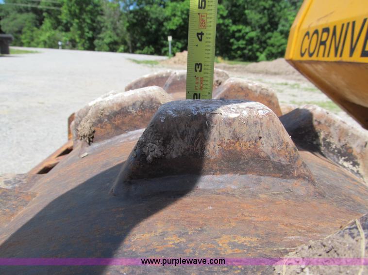 image for item C2503 Corniver CT40S articulating vibratory pad foot roller