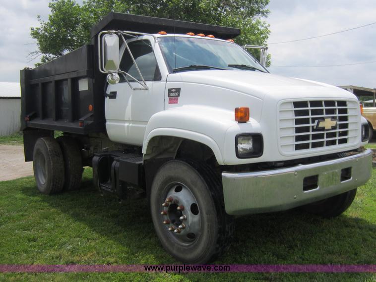 image for item C5487 2000 Chevrolet C6500 dump truck