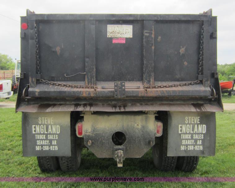 image for item C5487 2000 Chevrolet C6500 dump truck