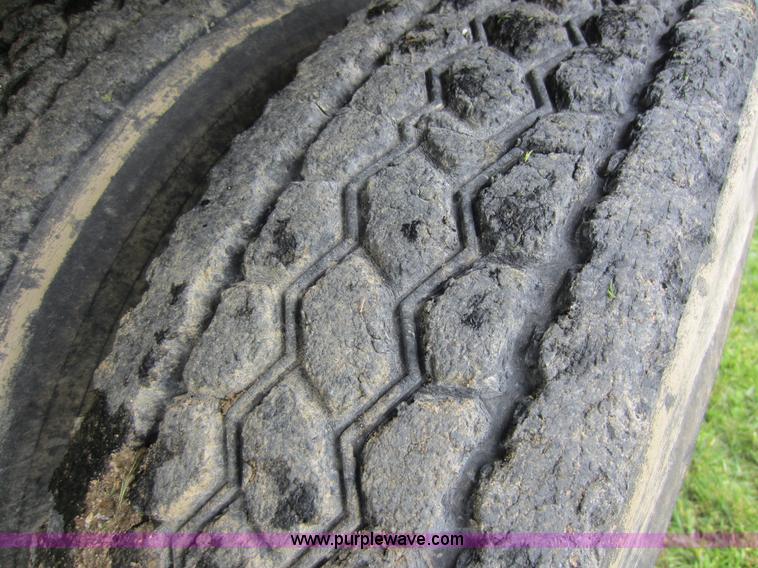 image for item C5487 2000 Chevrolet C6500 dump truck