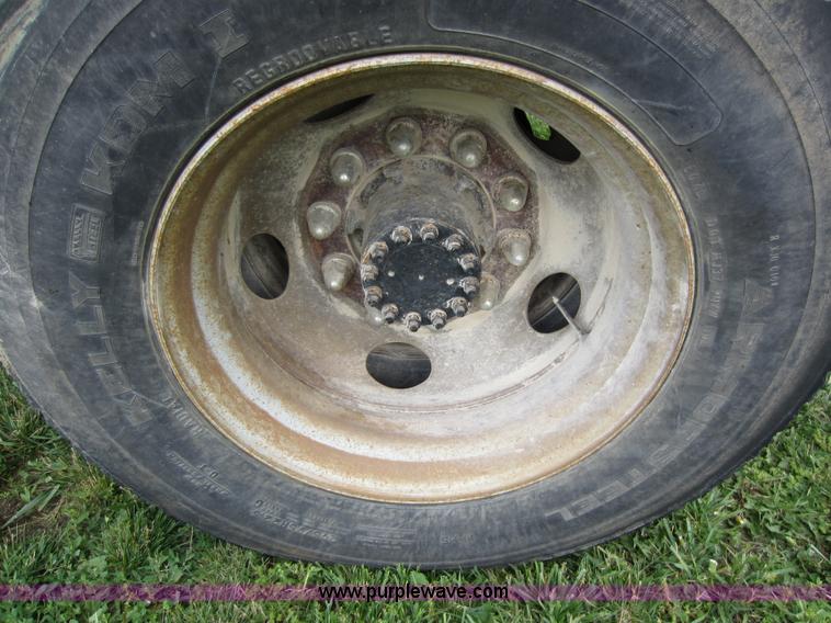 image for item C5487 2000 Chevrolet C6500 dump truck