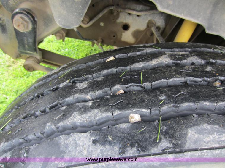 image for item C5487 2000 Chevrolet C6500 dump truck