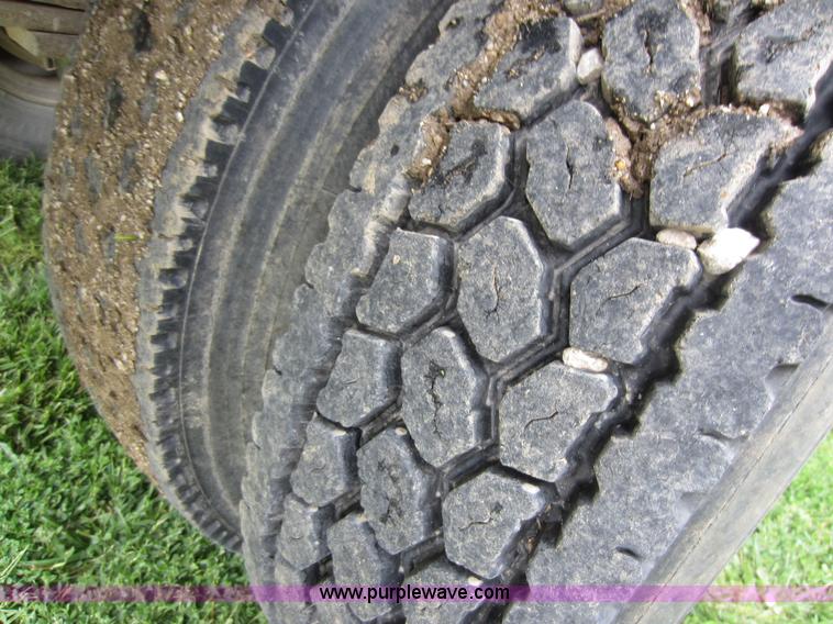 image for item C5487 2000 Chevrolet C6500 dump truck