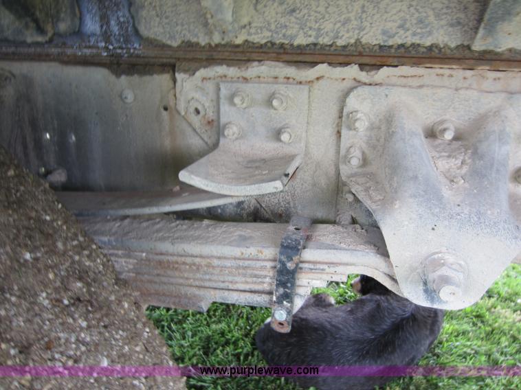 image for item C5487 2000 Chevrolet C6500 dump truck