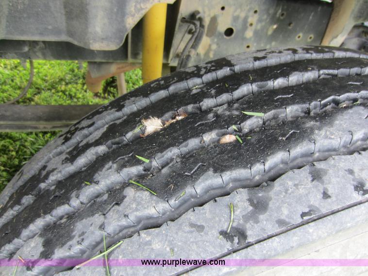 image for item C5487 2000 Chevrolet C6500 dump truck