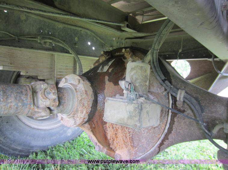 image for item C5487 2000 Chevrolet C6500 dump truck