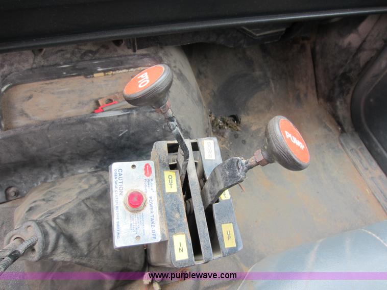 image for item C5487 2000 Chevrolet C6500 dump truck