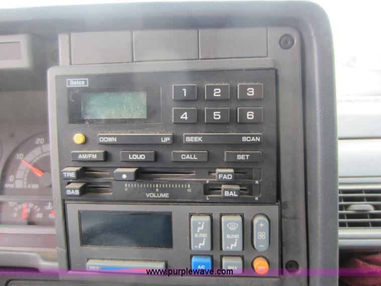 image for item C5487 2000 Chevrolet C6500 dump truck