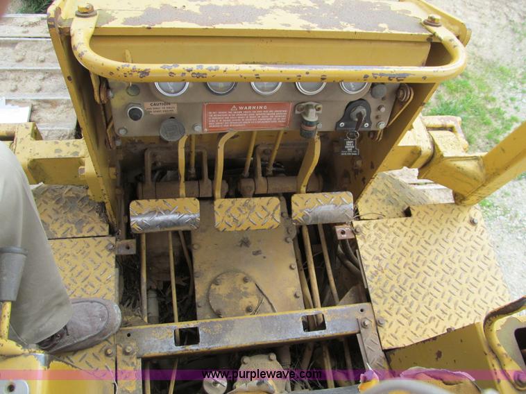 image for item D3164 1983 Caterpillar D3B dozer