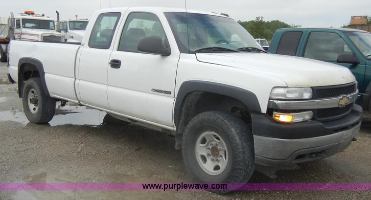image for item D4053 2002 Chevrolet 2500 HD Silverado pickup truck