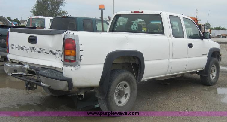 image for item D4053 2002 Chevrolet 2500 HD Silverado pickup truck